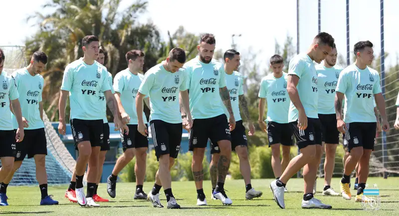 seleccion-argentina-llega-este-lunes-al-peru-para-duelo-por-eliminatorias-qatar-2022-871403-1