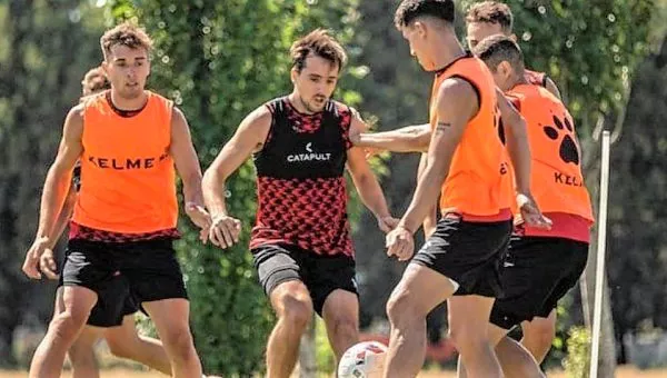 bernardi-colon-entrenam-predio-2022