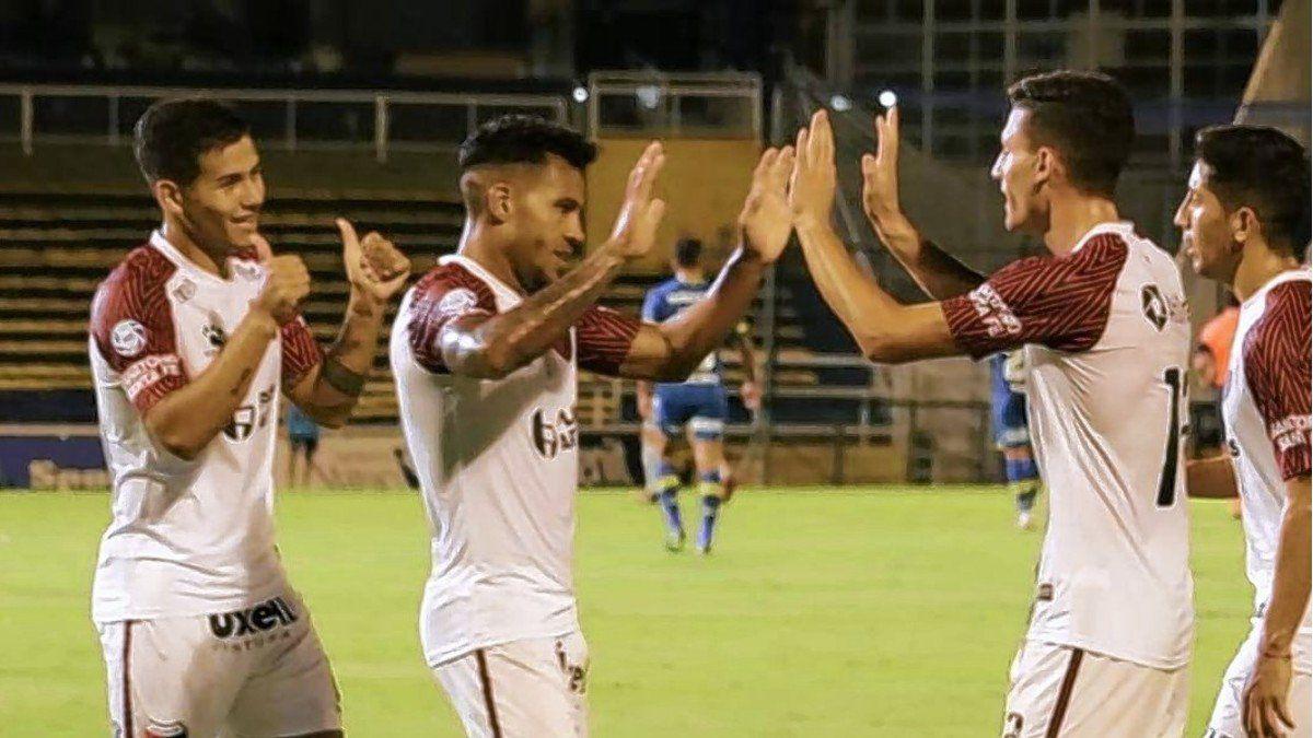 el-dt-colon-se-inclinaria-tomas-chancalay-junto-wilson-morelo-conformar-la-dupla-ataque