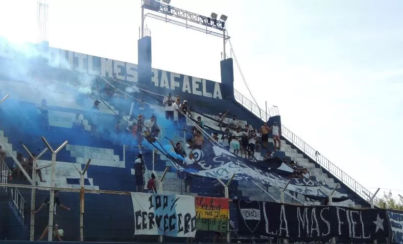hinchada quilmes