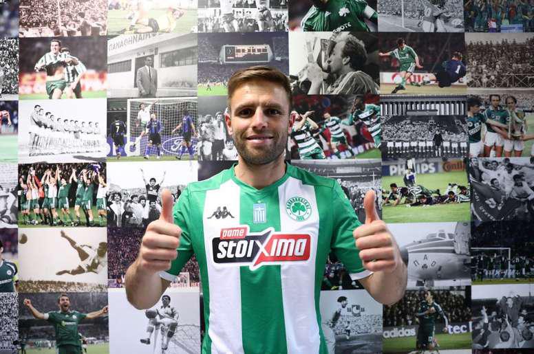 facundo-sanchez-posa-con-la-camiseta-del-panathinaikos-el-dia-de-su-fichaje--el-22-de-agosto-de-2020--twitter-paofc