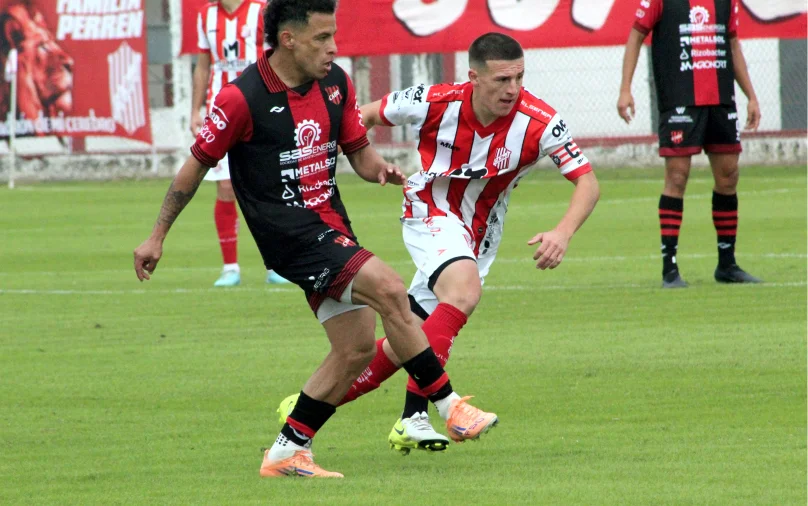 LEON DOUGLAS
